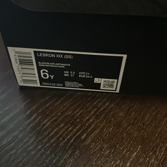 Lebron XIX gs size 6 youth - Picture 2 of 9